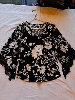 cleo Black and White Floral V-Neck Blouse with Lace Sleeve Trim